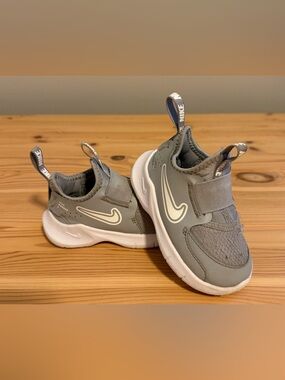 Nike flex 3 kids sneakers size 5